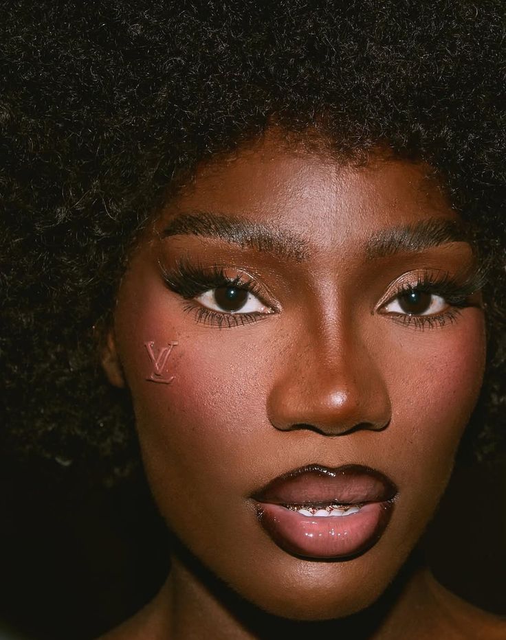 8 Viral Makeup Trends for Black Women in 2025